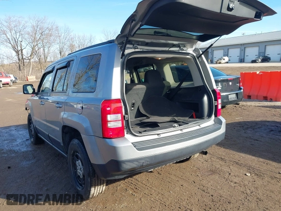 2016 Jeep Patriot Sport z VIN 1C4NJPBB0GD801752, wystawiony jako IAAI lot #41448570 z przebiegiem 108 859 mil mil oraz . Historia ofert i sprzedaży dostępna na DreamBid. Obrazek 3.