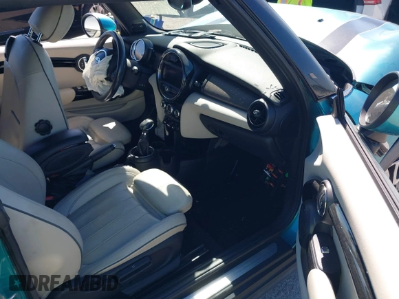 2016 MINI Convertible z VIN WMWWG5C5XG3A83276, wystawiony jako IAAI lot #41864830 z przebiegiem 103 721 mil mil oraz . Historia ofert i sprzedaży dostępna na DreamBid. Obrazek 5.