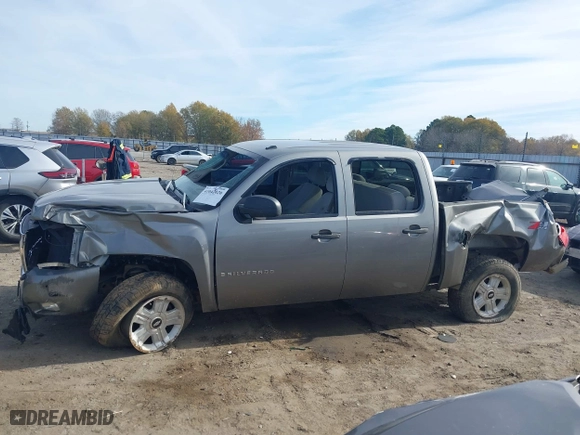 2007 Chevrolet Silverado 1500 LTZ with VIN 2GCEK13M071609477, listed as a IAAI auction lot 41042020 with 193,095 mi miles. Bid and sale history available at carsss.com. Image 13.