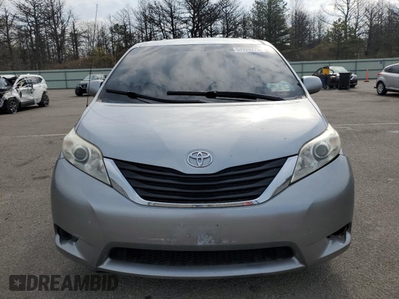 2011 Toyota Sienna LE AAS z VIN 5TDKK3DC4BS041885, wystawiony jako Copart lot #54929275 z przebiegiem 214 342 mil mil oraz Szkoda całkowita • Salvage title. Historia ofert i sprzedaży dostępna na DreamBid. Obrazek 5.