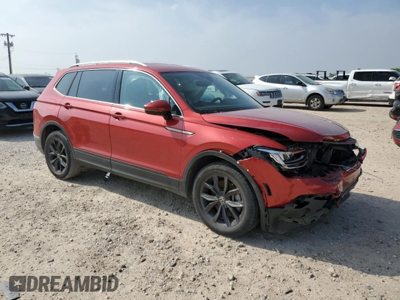2022 Volkswagen Tiguan SE z VIN 3VV3B7AX8NM013029, wystawiony jako Copart lot #50613465 z przebiegiem 47 819 mil mil oraz Szkoda całkowita • Salvage title. Historia ofert i sprzedaży dostępna na DreamBid. Obrazek 4.