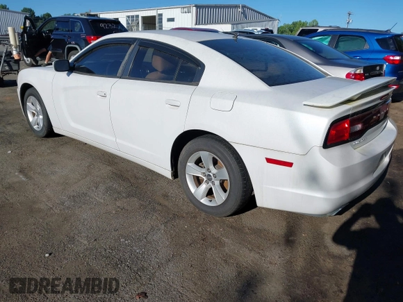 2013 Dodge Charger SE z VIN 2C3CDXBG9DH543633, wystawiony jako IAAI lot #42348195 z przebiegiem 139 059 mil mil oraz . Historia ofert i sprzedaży dostępna na DreamBid. Obrazek 3.