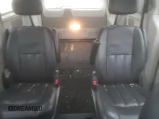 2010 Chrysler Town & Country Touring Plus z VIN 2A4RR8DX2AR374940, wystawiony jako Copart lot #43761765 z przebiegiem 191 572 mil mil oraz Szkoda całkowita • Salvage title. Historia ofert i sprzedaży dostępna na DreamBid. Obrazek 10.