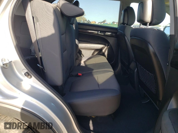 2013 Kia Sorento LX z VIN 5XYKT3A69DG419372, wystawiony jako Copart lot #55088725 z przebiegiem 90 327 mil mil oraz Szkoda całkowita • Salvage title. Historia ofert i sprzedaży dostępna na DreamBid. Obrazek 11.