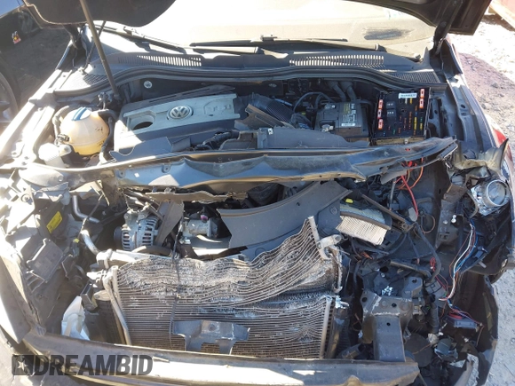 2015 Volkswagen CC R-Line with VIN WVWBP7AN9FE823240, listed as a IAAI auction lot 41697065 with Not Provided miles and . Bid and sale history available at DreamBid. Image 10.