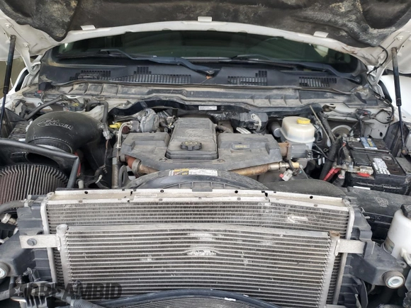 2015 Ram 2500 Tradesman z VIN 3C6UR5HL6FG640275, wystawiony jako Copart lot #53720945 z przebiegiem 153 842 mil mil oraz Szkoda całkowita • Salvage title. Historia ofert i sprzedaży dostępna na DreamBid. Obrazek 11.