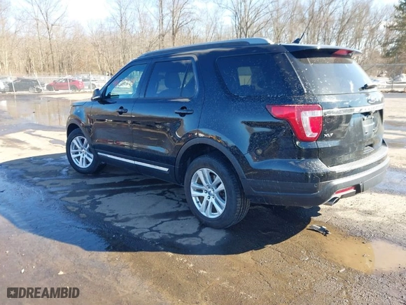 2018 Ford Explorer XLT with VIN 1FM5K8D88JGC89048, listed as a IAAI auction lot 41670425 with 97,498 mi miles. Bid and sale history available at carsss.com. Image 3.