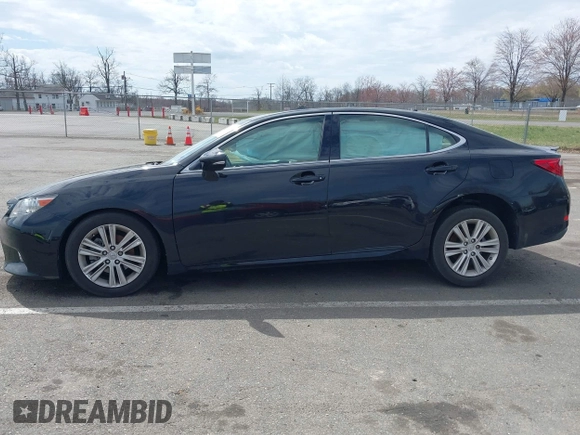 2013 Lexus ES 4dr Sdn with VIN JTHBK1GG8D2077512, listed as a IAAI auction lot 41922259 with 30,899 mi miles. Bid and sale history available at carsss.com. Image 14.