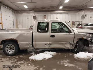 2006 Chevrolet Silverado 1500 LS with VIN 1GCEC19V46Z180282, listed as a IAAI auction lot 41612230 with 180,898 mi miles. Bid and sale history available at carsss.com. Image 13.