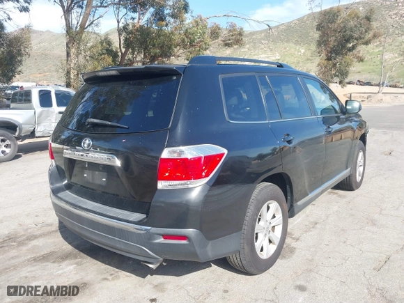 2013 Toyota Highlander with VIN 5TDZK3EH4DS135471, listed as a IAAI auction lot 41746204 with 117,922 mi miles. Bid and sale history available at carsss.com. Image 4.