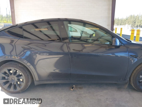 2024 Tesla Model Y Long Range z VIN 7SAYGAEE8RF088791, wystawiony jako IAAI lot #42185399 z przebiegiem 15 339 mil mil oraz . Historia ofert i sprzedaży dostępna na DreamBid. Obrazek 13.