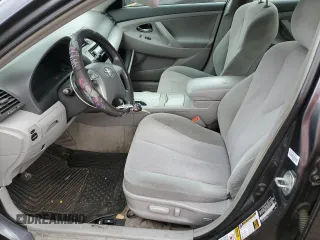2010 Toyota Camry z VIN 4T1BF3EKXAU046704, wystawiony jako Copart lot #56653825 z przebiegiem 192 691 mil mil oraz Szkoda całkowita • Salvage title. Historia ofert i sprzedaży dostępna na DreamBid. Obrazek 7.