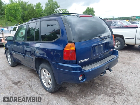 2003 GMC Envoy SLE z VIN 1GKDS13S432414698, wystawiony jako IAAI lot #42338640 z przebiegiem 210 988 mil mil oraz . Historia ofert i sprzedaży dostępna na DreamBid. Obrazek 3.