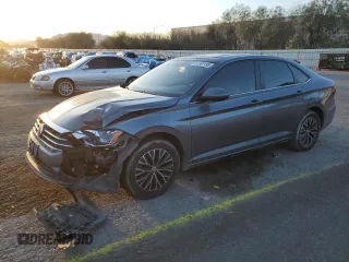 2020 Volkswagen Jetta S z VIN 3VWC57BU9LM083305, wystawiony jako Copart lot #51691195 z przebiegiem 100 352 mil mil oraz Szkoda całkowita • Salvage title. Historia ofert i sprzedaży dostępna na DreamBid. Obrazek 1.