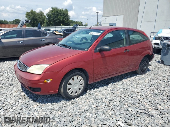 2005 Ford Focus S z VIN 3FAFP31N85R162165, wystawiony jako Copart lot #57292245 z przebiegiem 240 463 mil mil oraz Szkoda całkowita • Salvage title. Historia ofert i sprzedaży dostępna na DreamBid. Obrazek 1.