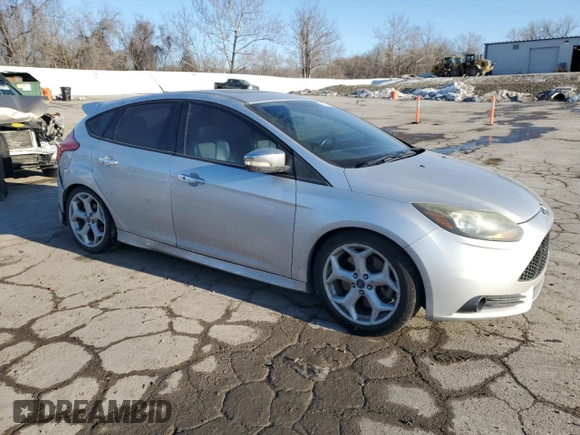 2014 Ford Focus ST with VIN 1FADP3L91EL399487, listed as a Copart auction lot 42525115 with 115,352 mi miles and Salvage Title. Bid and sale history available at carsss.com. Image 4.