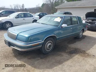 1993 Chrysler New Yorker z VIN 1C3XV66R5PD188692, wystawiony jako IAAI lot #41832600 z przebiegiem 146 380 mil mil oraz . Historia ofert i sprzedaży dostępna na DreamBid. Obrazek 19.