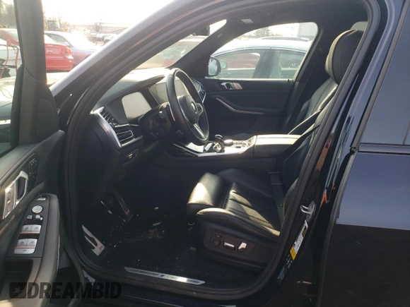 2021 BMW X7 xDrive40i z VIN 5UXCW2C00M9E47322, wystawiony jako Copart lot #47989584 z przebiegiem 57 032 mil mil oraz Szkoda całkowita • Salvage title. Historia ofert i sprzedaży dostępna na DreamBid. Obrazek 7.