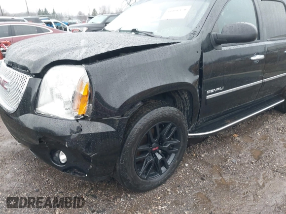 2014 GMC Yukon XL Denali with VIN 1GKS2MEF2ER219511, listed as a IAAI auction lot 41101470 with 187,326 mi miles. Bid and sale history available at carsss.com. Image 6.