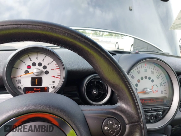 2013 MINI Hardtop with VIN WMWSU3C56DT547099, listed as a IAAI auction lot 42166823 with 138,700 mi miles and . Bid and sale history available at DreamBid. Image 7.
