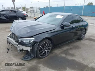 2022 Mercedes-Benz E 450 z VIN W1KZF5KB8NB092932, wystawiony jako IAAI lot #42052966 z przebiegiem 57 176 mil mil oraz . Historia ofert i sprzedaży dostępna na DreamBid. Obrazek 19.