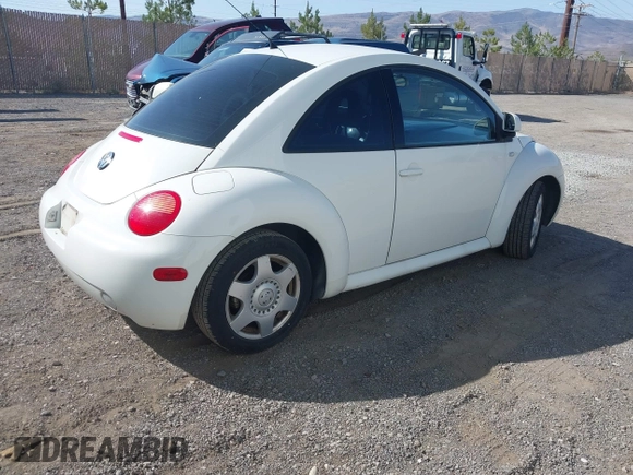 2000 Volkswagen Beetle GLS с VIN 3VWCC21C1YM445314, выставлен на аукционе IAAI как лот 42396409 с пробегом 185 758 миль миль и . История ставок и продаж доступна на DreamBid. Изображение 4.