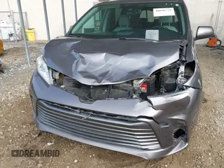 2018 Toyota Sienna XLE with VIN 5TDDZ3DC8JS207490, listed as a IAAI auction lot 40890775 with 97,260 mi miles. Bid and sale history available at carsss.com. Image 6.