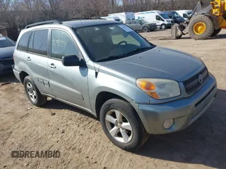 2005 Toyota RAV4 with VIN JTEGD20V850062212, listed as a IAAI auction lot 41791734 with 198,671 mi miles. Bid and sale history available at carsss.com. Image 1.