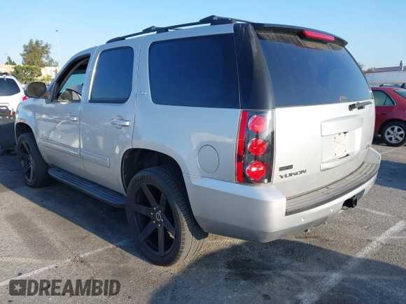 2010 GMC Yukon SLT with VIN 1GKUCCE00AR255901, listed as a IAAI auction lot 42149960 with 196,014 mi miles. Bid and sale history available at carsss.com. Image 3.