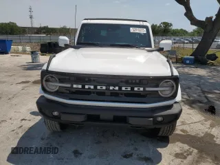 2021 Ford Bronco with VIN 1FMEE5BP2MLA94820, listed as a Copart auction lot 52015085 with 33,606 mi miles and Salvage title. Bid and sale history available at DreamBid. Image 5.