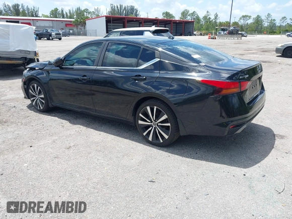 2020 Nissan Altima SR with VIN 1N4BL4CV5LC186805, listed as a IAAI auction lot 41933524 with 59,050 mi miles and . Bid and sale history available at carsss.com. Image 3.