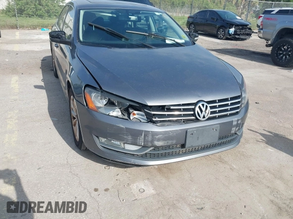 2013 Volkswagen Passat SEL Premium z VIN 1VWCP7A35DC013404, wystawiony jako IAAI lot #42452886 z przebiegiem Nie podano mil oraz . Historia ofert i sprzedaży dostępna na DreamBid. Obrazek 6.