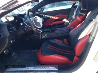 2021 Aston Martin Vantage z VIN SCFSMGAW6MGN05743, wystawiony jako Copart lot #46655524 z przebiegiem 4759 mil mil oraz Szkody całkowita. Historia ofert i sprzedaży dostępna na DreamBid. Obrazek 7.