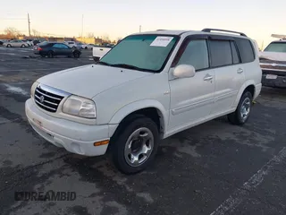 2002 Suzuki XL-7 Standard with VIN JS3TX92V624119643, listed as a IAAI auction lot 41494058 with 177,700 mi miles. Bid and sale history available at carsss.com. Image 2.