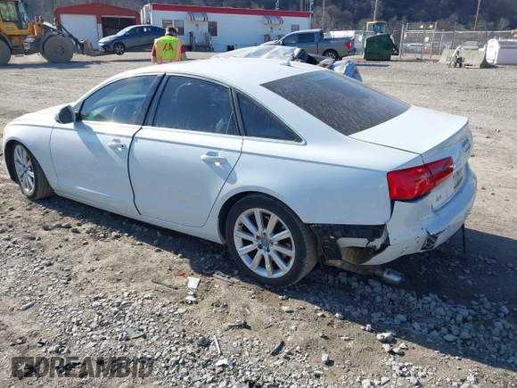 2015 Audi A6 Premium Plus z VIN WAUGFAFC4FN016103, wystawiony jako IAAI lot #41774479 z przebiegiem 125 412 mil mil oraz . Historia ofert i sprzedaży dostępna na DreamBid. Obrazek 3.