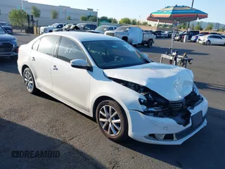 2011 Volkswagen Jetta SE with VIN 3VWBZ7AJ3BM021789, listed as a IAAI auction lot 42386175 with 178,367 mi miles and . Bid and sale history available at DreamBid. Image 1.