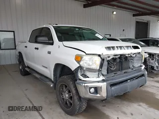 2014 Toyota Tundra 4WD Truck SR5 with VIN 5TFDW5F15EX375328, listed as a IAAI auction lot 41895453 with 131,707 mi miles. Bid and sale history available at carsss.com. Image 1.