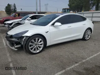 2018 Tesla Model 3 Long Range Battery z VIN 5YJ3E1EA5JF053673, wystawiony jako Copart lot #53091445 z przebiegiem 60 849 mil mil oraz Szkoda całkowita • Salvage title. Historia ofert i sprzedaży dostępna na DreamBid. Obrazek 1.