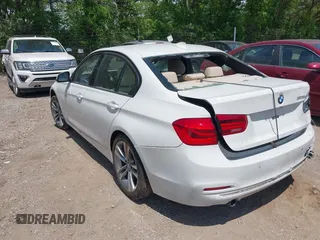 2016 BMW 3 Series 328d z VIN WBA8E5C53GK388412, wystawiony jako IAAI lot #42214089 z przebiegiem 91 678 mil mil oraz . Historia ofert i sprzedaży dostępna na DreamBid. Obrazek 3.