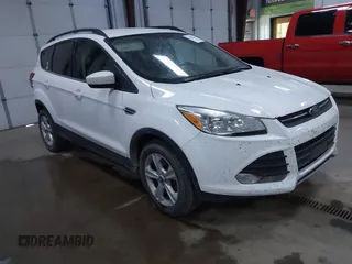 2016 Ford Escape SE z VIN 1FMCU9G99GUB22817, wystawiony jako IAAI lot #42255144 z przebiegiem 114 864 mil mil oraz . Historia ofert i sprzedaży dostępna na DreamBid. Obrazek 1.