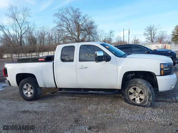 2007 Chevrolet Silverado 1500 LT w/1LT with VIN 1GCEC19J47Z510694, listed as a IAAI auction lot 41474581 with 186,066 mi miles. Bid and sale history available at carsss.com. Image 13.