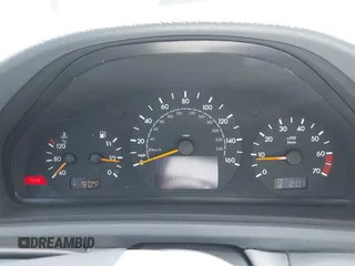 2001 Mercedes-Benz CLK 320/430 z VIN WDBLJ65G51F162092, wystawiony jako IAAI lot #42477861 z przebiegiem 165 725 mil mil oraz . Historia ofert i sprzedaży dostępna na DreamBid. Obrazek 7.