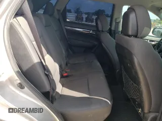 2012 Kia Sorento LX z VIN 5XYKT3A64CG274580, wystawiony jako Copart lot #55513455 z przebiegiem 167 369 mil mil oraz Szkoda całkowita • Salvage title. Historia ofert i sprzedaży dostępna na DreamBid. Obrazek 11.