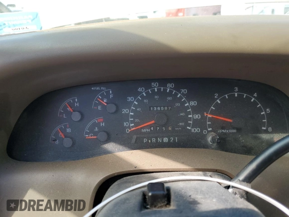 1999 Ford F-250 XL z VIN 1FTNX20L8XEC12729, wystawiony jako Copart lot #45023335 z przebiegiem 136 587 mil mil oraz Czysty tytuł • Clean title. Historia ofert i sprzedaży dostępna na DreamBid. Obrazek 8.