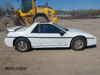 1986 Pontiac Fiero z VIN 1G2PF3790GP231392, wystawiony jako IAAI lot #41870267 z przebiegiem 156 718 mil mil oraz . Historia ofert i sprzedaży dostępna na DreamBid. Obrazek 13.