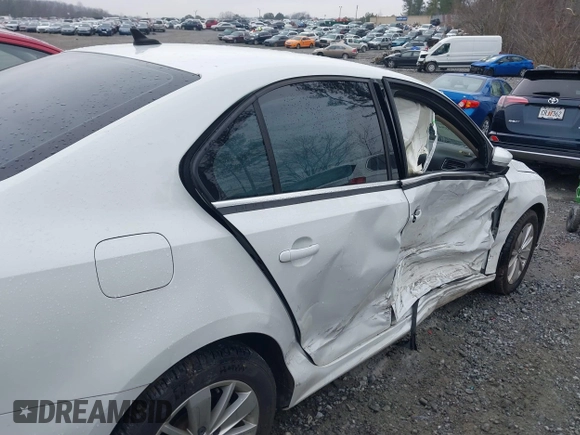 2015 Volkswagen Jetta Sedan 1.8T SE with VIN 3VWD17AJ6FM237674, listed as a IAAI auction lot 41613054 with 71,325 mi miles. Bid and sale history available at carsss.com. Image 6.