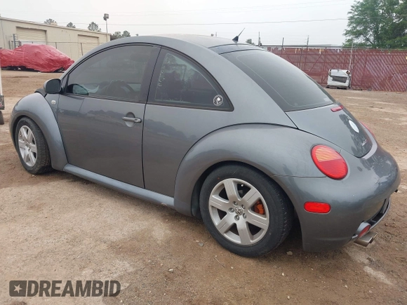 2002 Volkswagen New Beetle Coupe S with VIN 3VWFE21C42M443703, listed as a IAAI auction lot 42108981 with 219,778 mi miles. Bid and sale history available at carsss.com. Image 3.