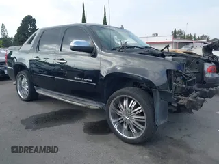 2008 Chevrolet Avalanche LTZ z VIN 3GNEC12038G146276, wystawiony jako IAAI lot #40596759 z przebiegiem Nie podano mil oraz . Historia ofert i sprzedaży dostępna na DreamBid. Obrazek 1.