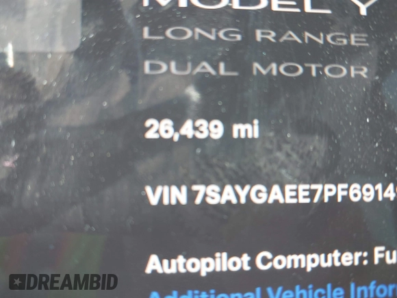2023 Tesla Model Y Long Range z VIN 7SAYGAEE7PF691499, wystawiony jako IAAI lot #42038850 z przebiegiem 26 439 mil mil oraz . Historia ofert i sprzedaży dostępna na DreamBid. Obrazek 16.