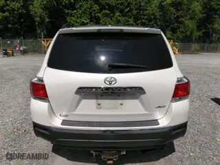 2011 Toyota Highlander with VIN 5TDBK3EH3BS081157, listed as a IAAI auction lot 39747506 with 297,751 mi miles. Bid and sale history available at carsss.com. Image 17.
